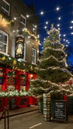 And then home to watch The Holiday ✨

#christmasinlondon #londonchristmas #christmasvibes #londonreels #localpub #deptford #dogandbell #theholiday #theldndiaries #christmasreels #christmasreel #londonreel #londonlife #londonpub #londonpubs #romantiseyourlife #lifeasamovie