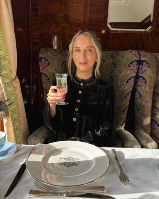 Merry Christmas everyone 🎄🥂✨

#christmas #merrychristmas #happyholidays #belmondtrains #belmondbritishpullman #london #theldndiaries #londonlife #lifestyleblogger #luxurylifestyle